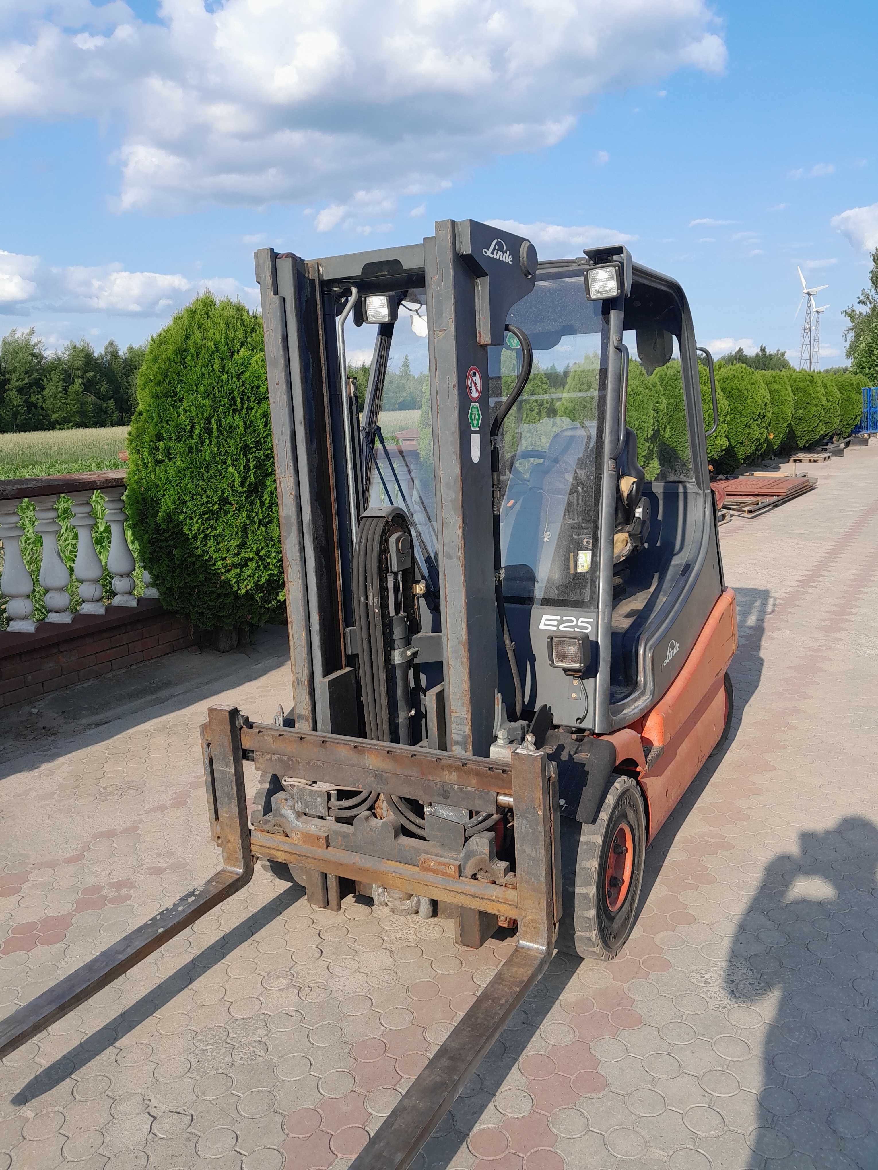 Wózek widłowy Linde E25