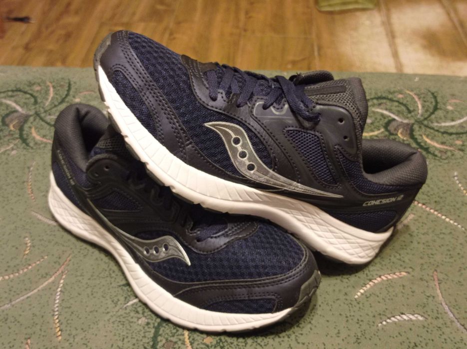 Кроссовки  Saucony оригинал фирменные размер-41 стелька-26 см