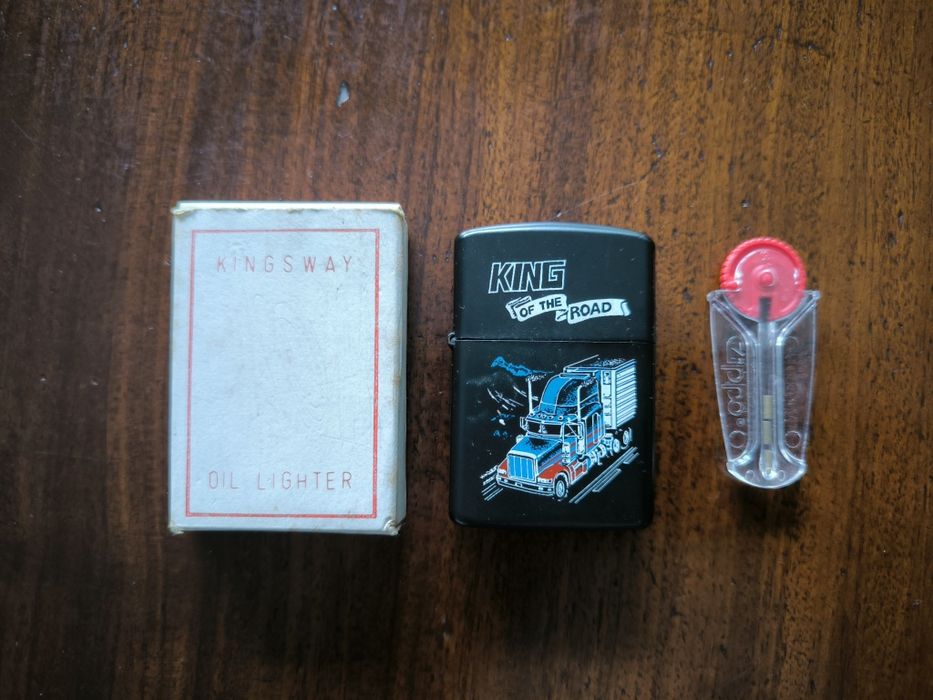 Selos antigos / Isqueiro Kingsway (novo) + pedras Zippo