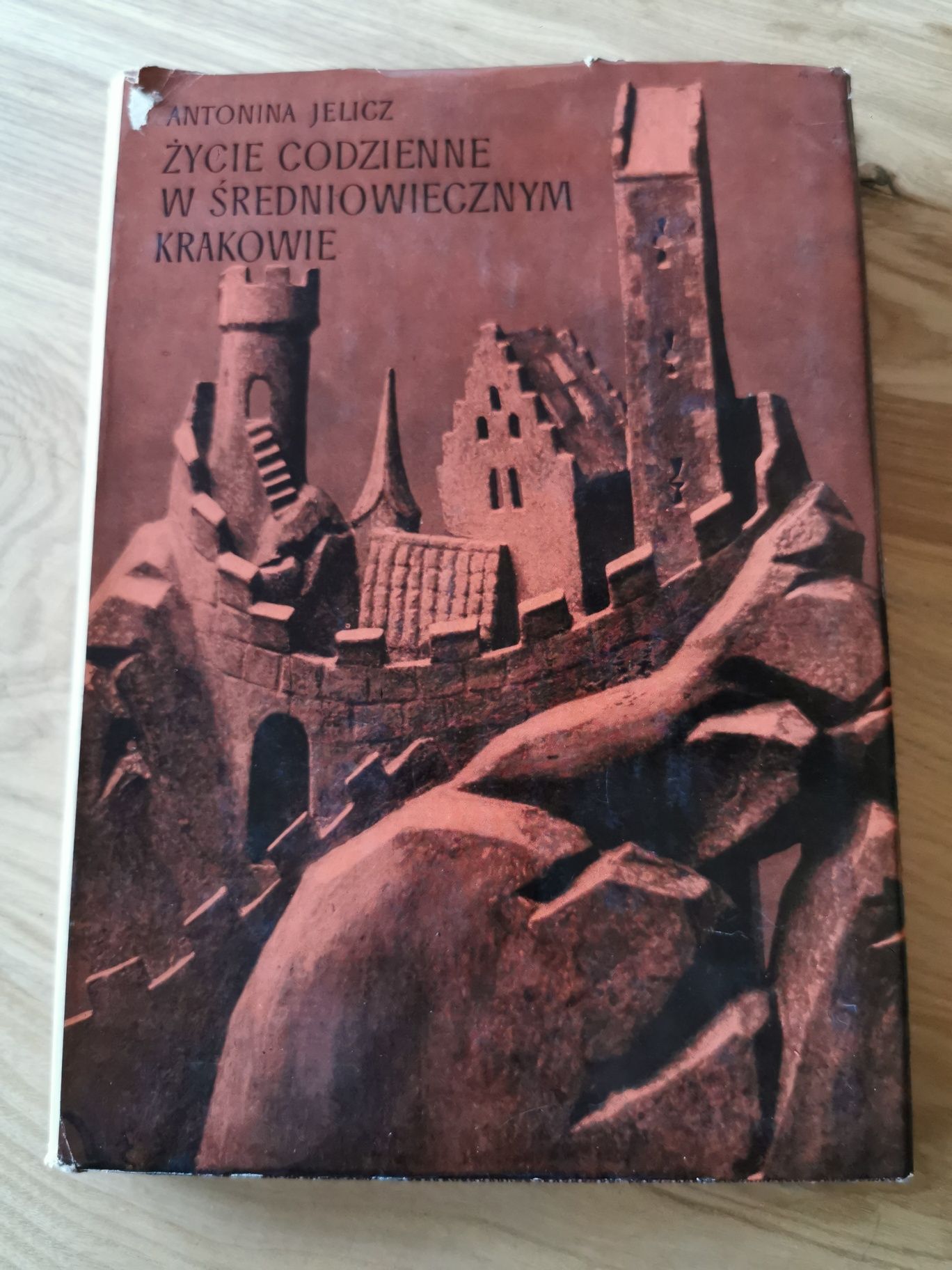 Życie codzienne w średniowiecznym Krakowie Antonina Jelicz