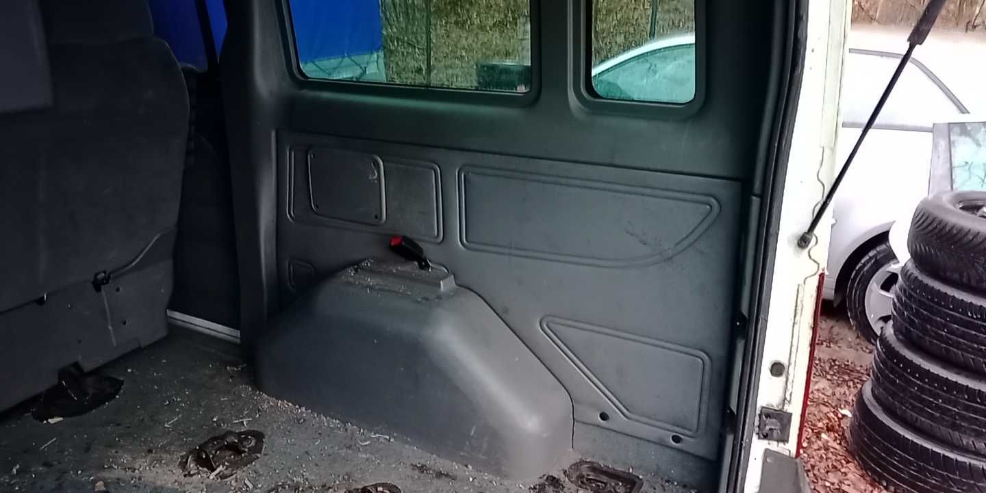 Ford transit MK7 Tourneo środek boczki dywan plastiki osobówka stan bd