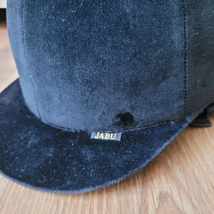 Czarny zamszowy toczek 56 rozmiar