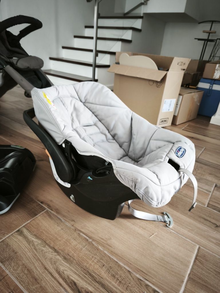 Cadeira Chico com ovo e isofix