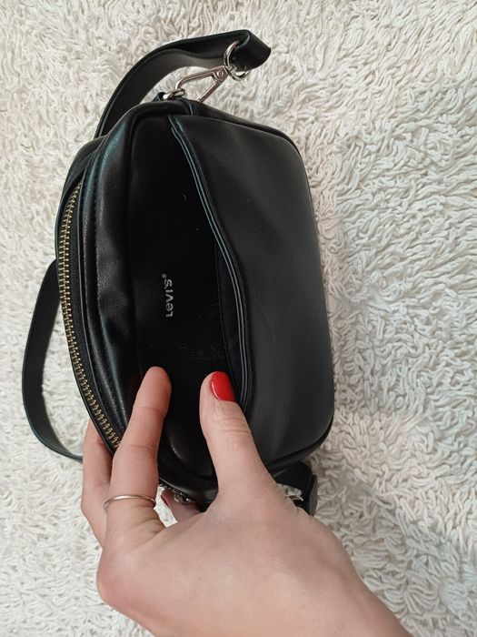 Сумочка крос боді levi's