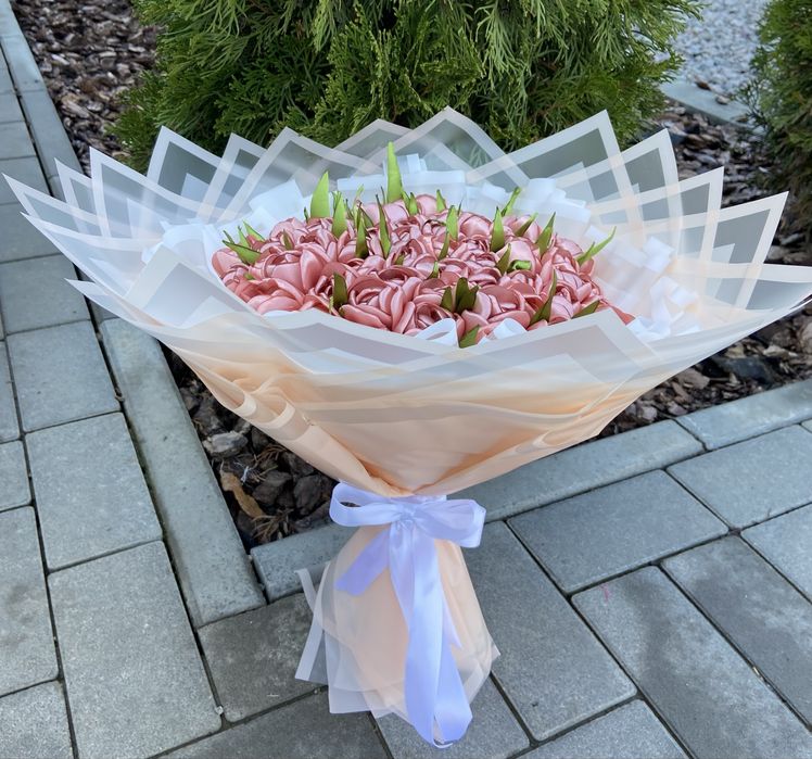 Букет квітів з атласної стрічки