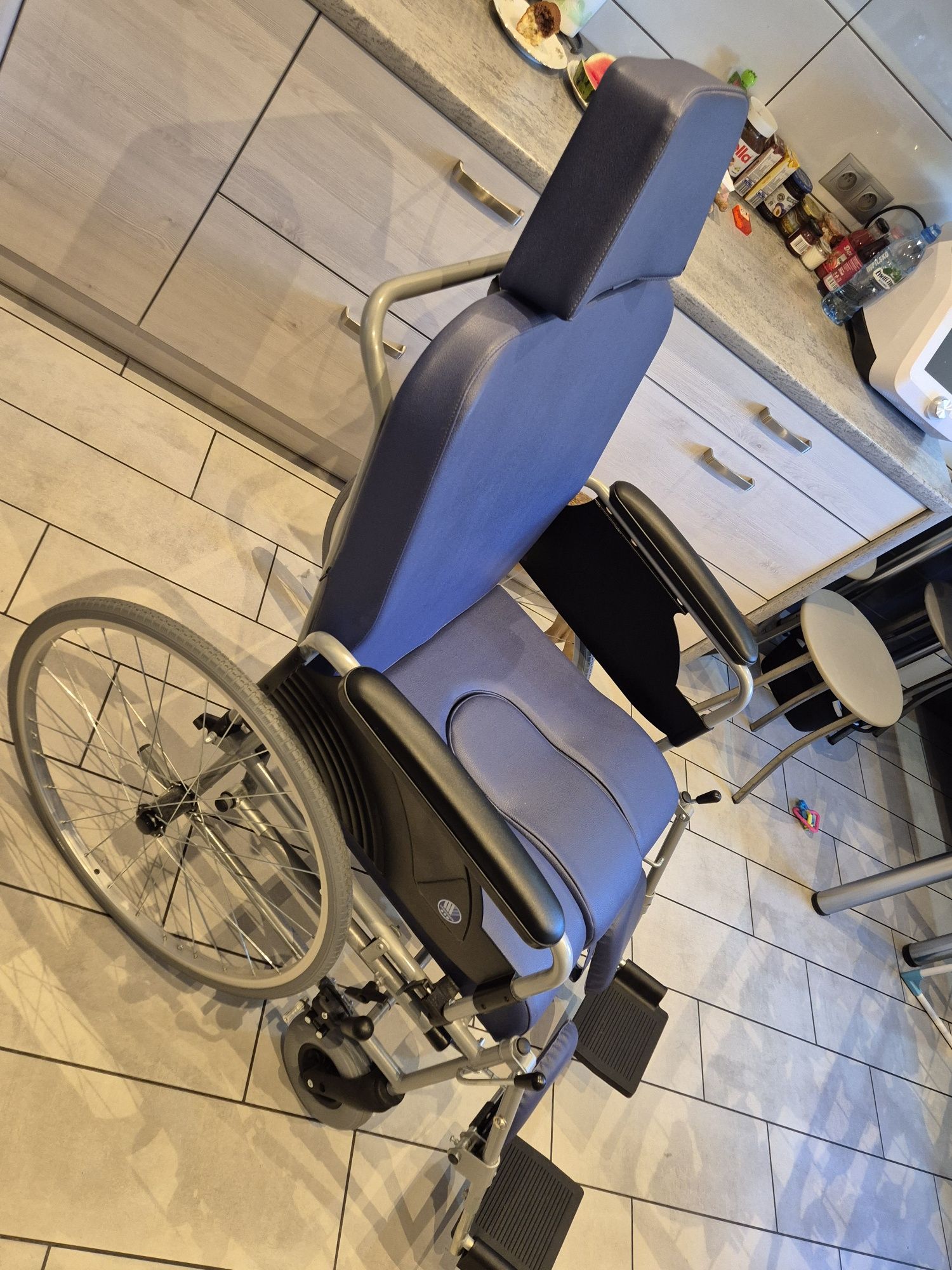 Wozek inwalidzki z funkcją wc