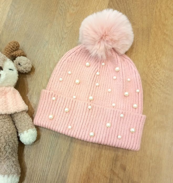 Ніжна рожева шапочка на дівчинку