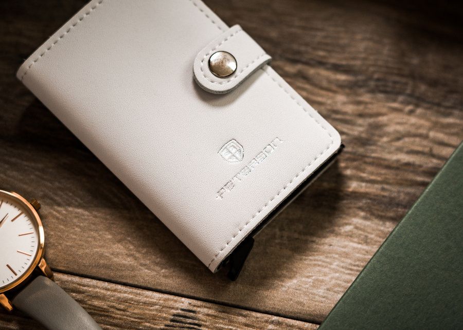 skórzane etui z podajnikiem na karty i wizytówki - peterson