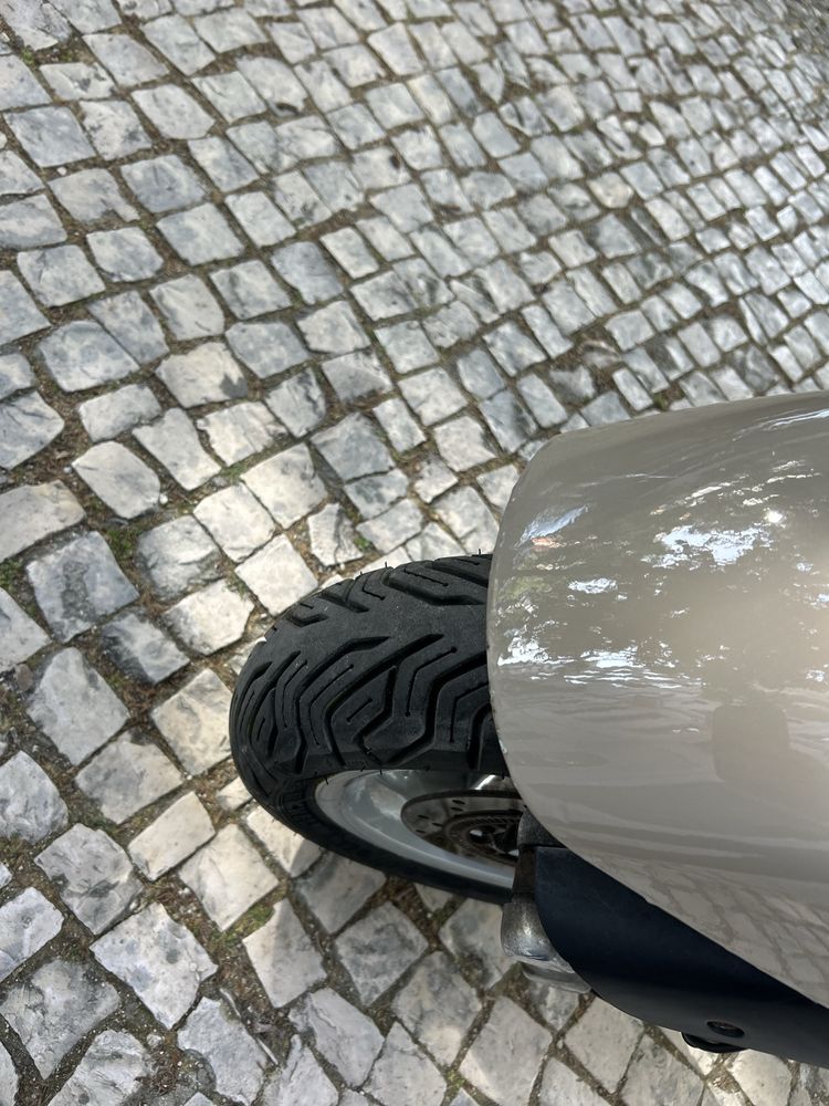 Vespa GTS 250 de 2007 com 46.000 km