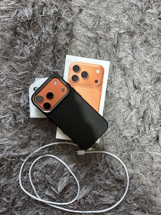 iPhone 17 Pro 256GB Cosmic Orange eSIM (MG7L4)