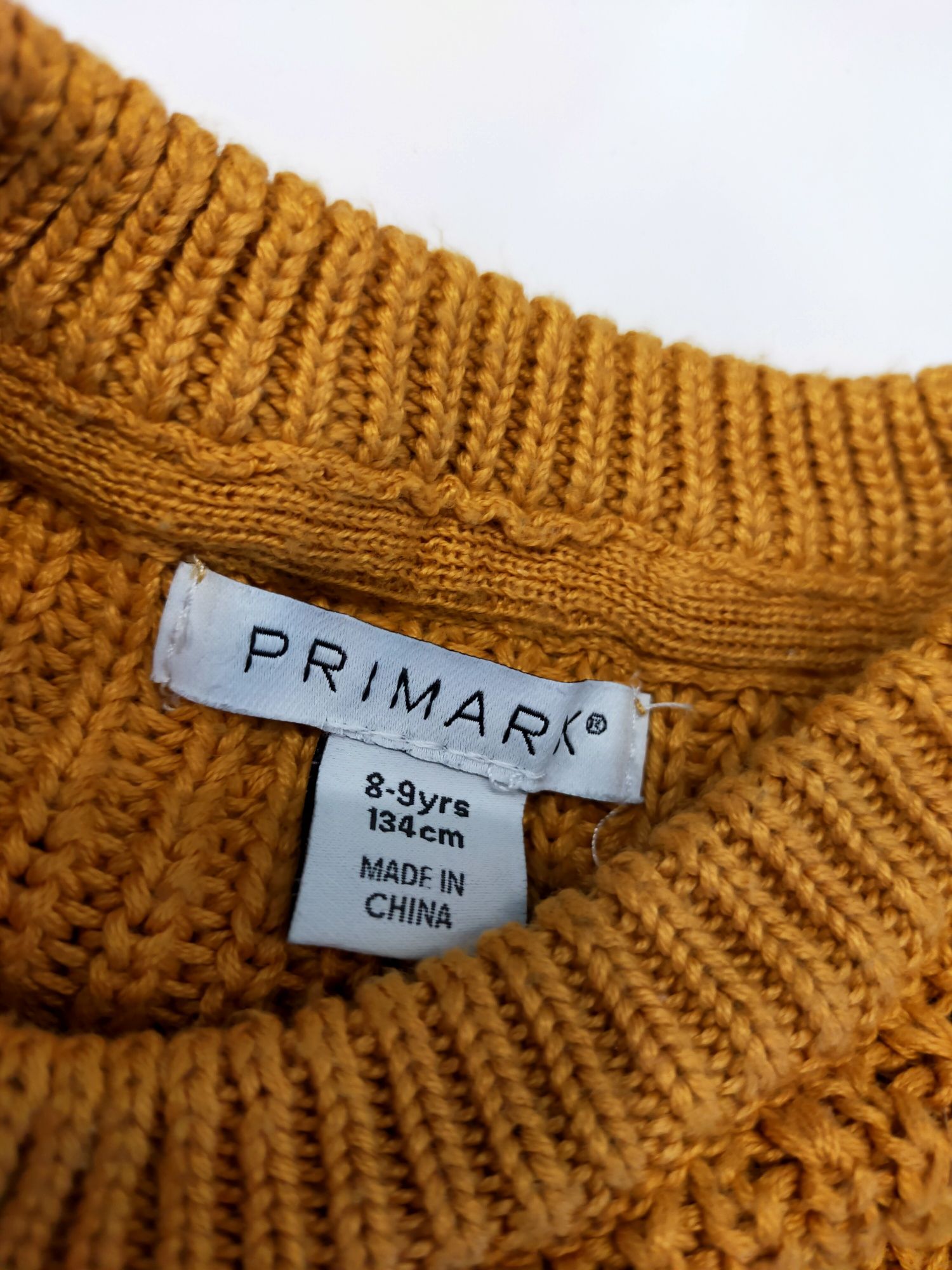 Sweter Primark delikatny splot zdobienia na ramionach musztardowy 134