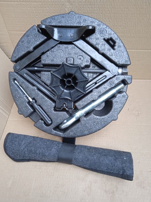 Opel Astra J Wkład Koła Dojazdowego Lewarek