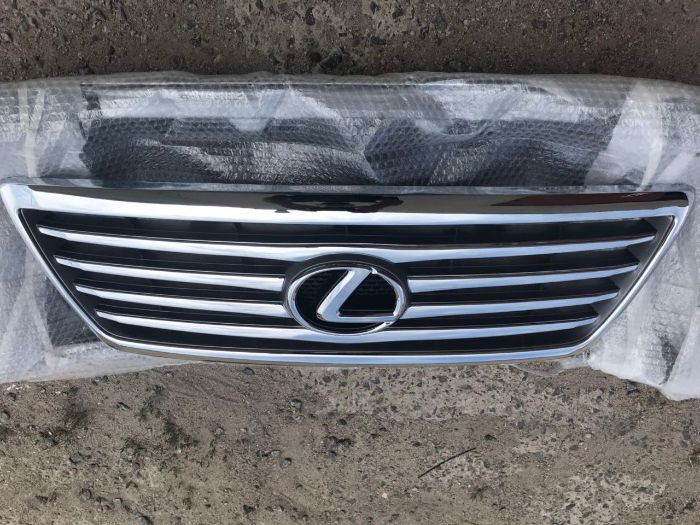 Lexus LX-470 (2005-2007) Решетка радиатора с эмблемой Луксус ЛХ-470