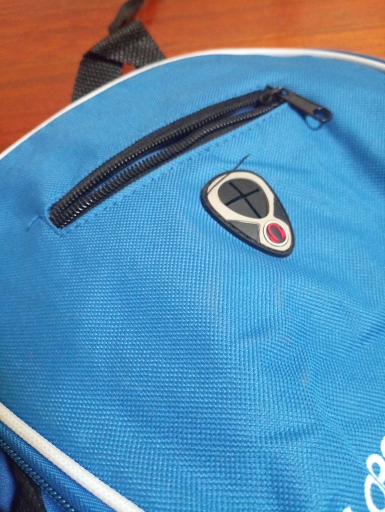 Mochila pequena e bolsa