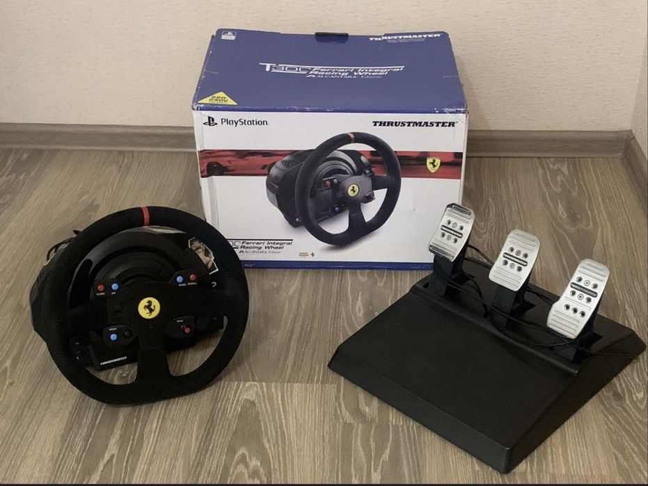 Игровой руль Thrusrmaster T300RS Ferrari Alcantara PS3/PS4/PS5/PC