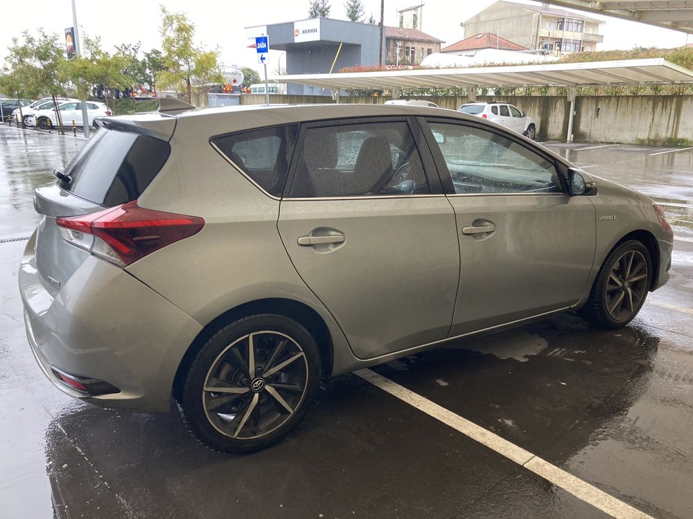 Toyota Auris 1.8 Hybrid ano 2017, Nacional 1 registo