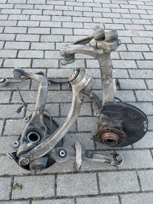 Audi A4 B6 B7 1,9 2,0 tdi 1,6B ZWROTNICA PIASTA LEWA PRAWA przód wahacze komplet