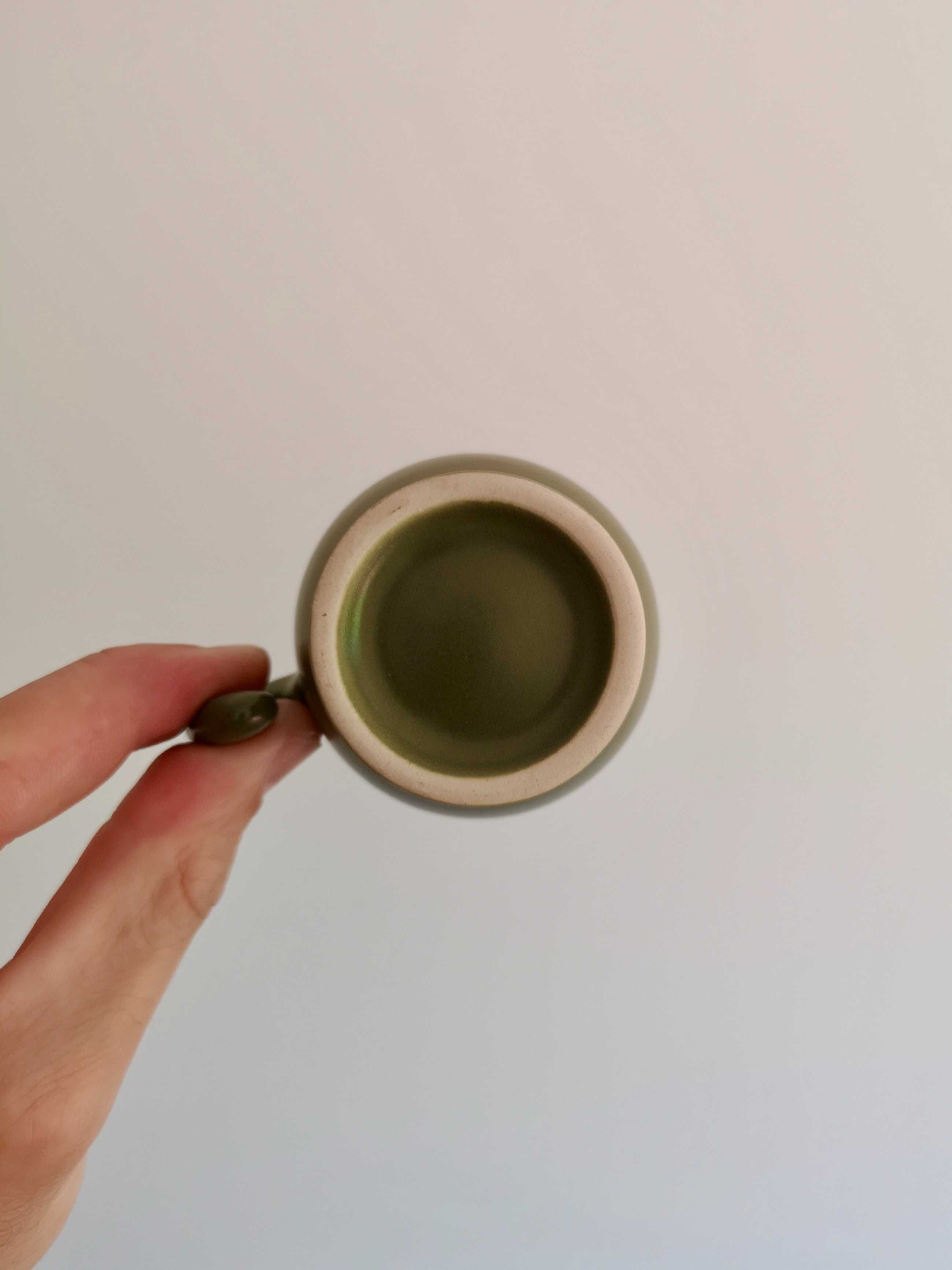Chávena de café com pires, em cerâmica verde azeitona matte