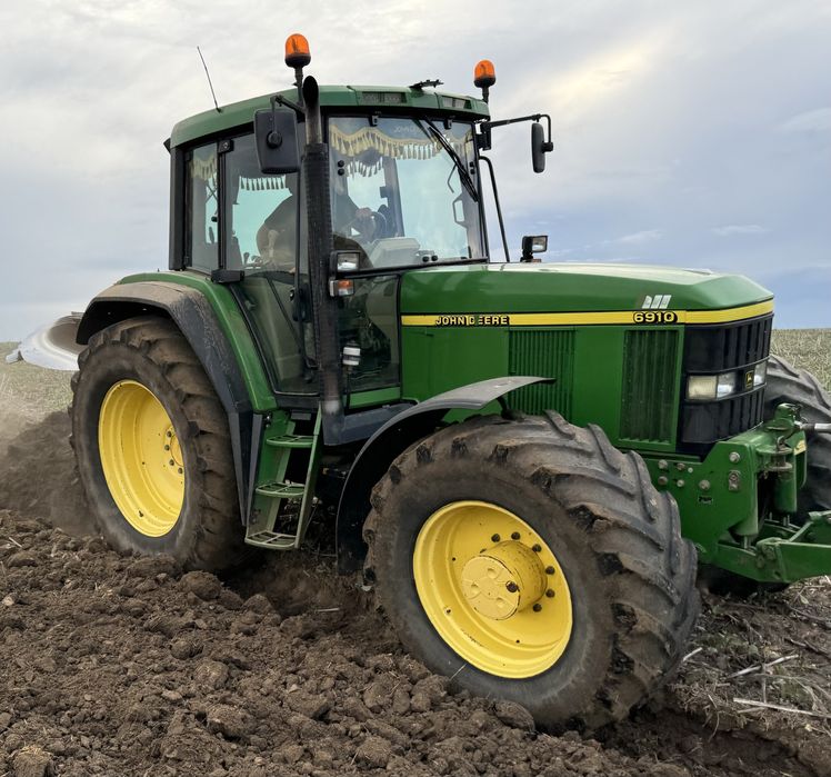 Продам трактор John Deere 6910