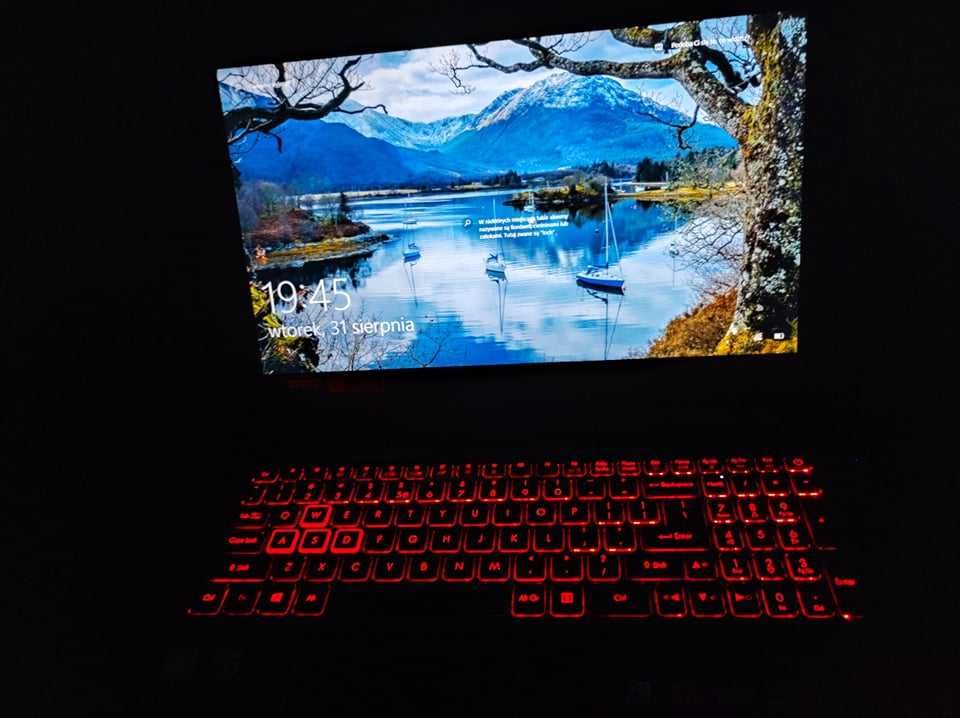 Sprzedam laptopa ACER PREDATOR