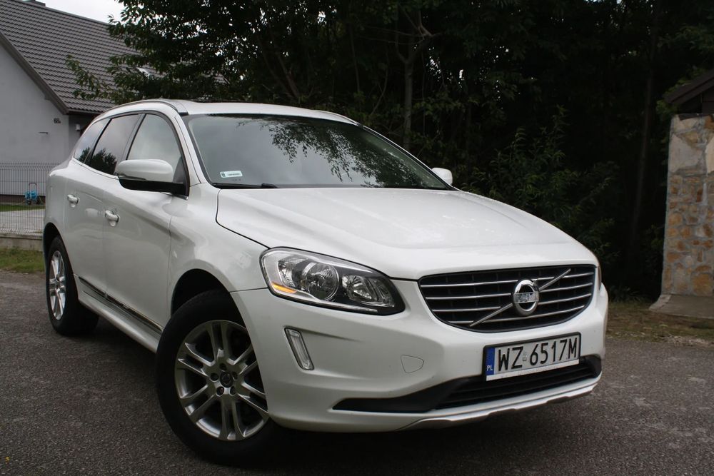 Volvo XC 60 3.2 Momentum lift virtual cokpit