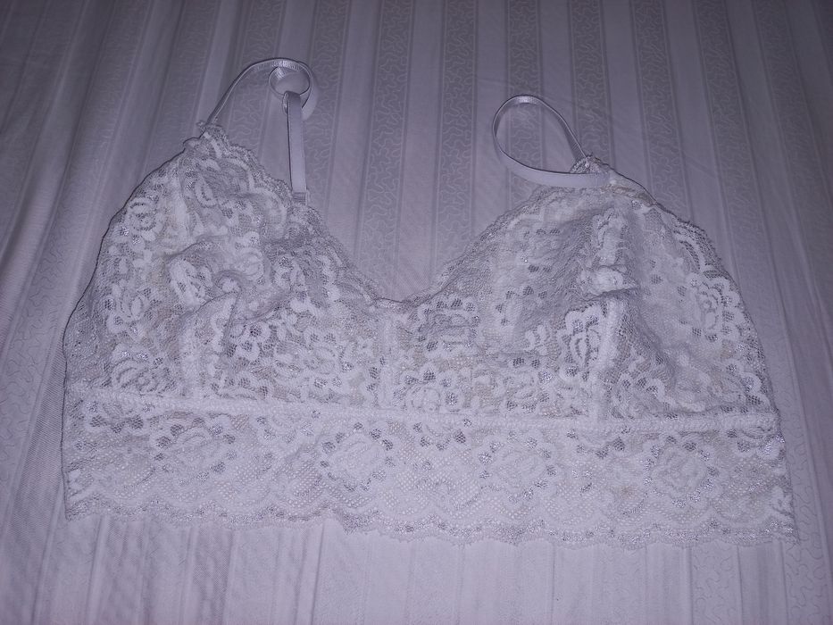 Biustonosz biały wysokiej jakości w dobrym stanie