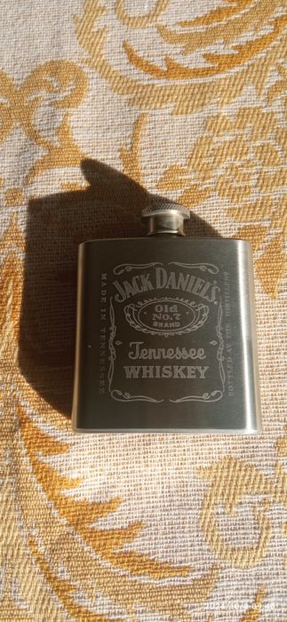 Piersiówka ze stali nierdzewnej