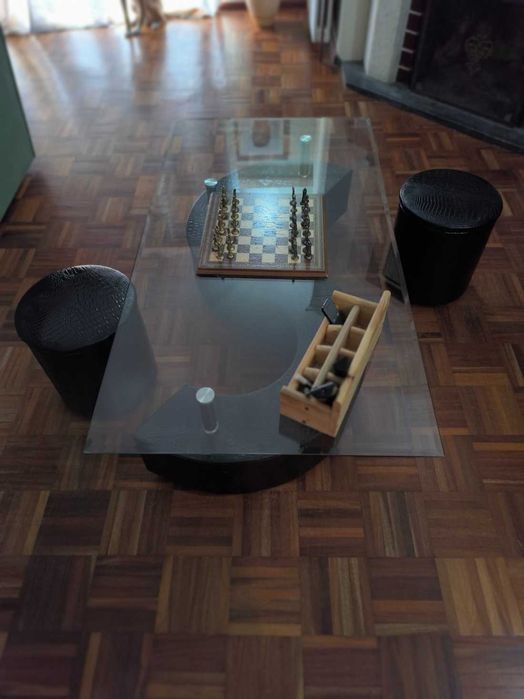 Mesa de Centro de Sala em Vidro com Dois Bancos/Puffs