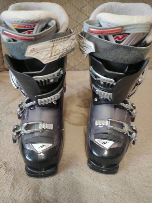 Продам набір гірсько лижний шлем. Окуляри , ботинки