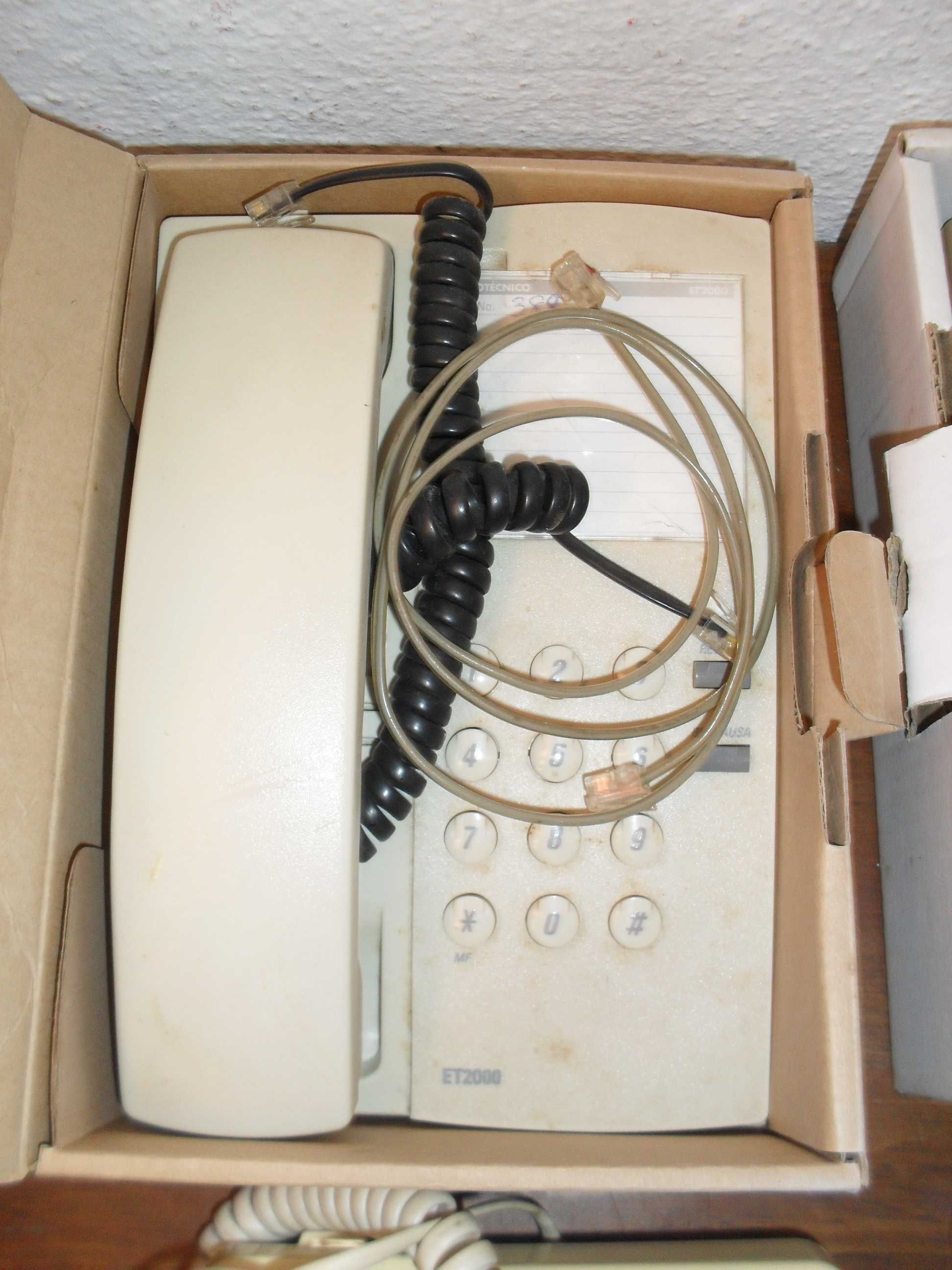 Telefones antigos.