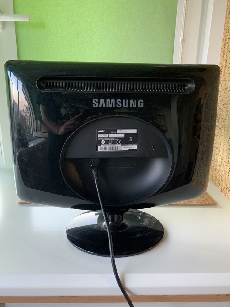 продам монитор samsung syncmaster 2032bw