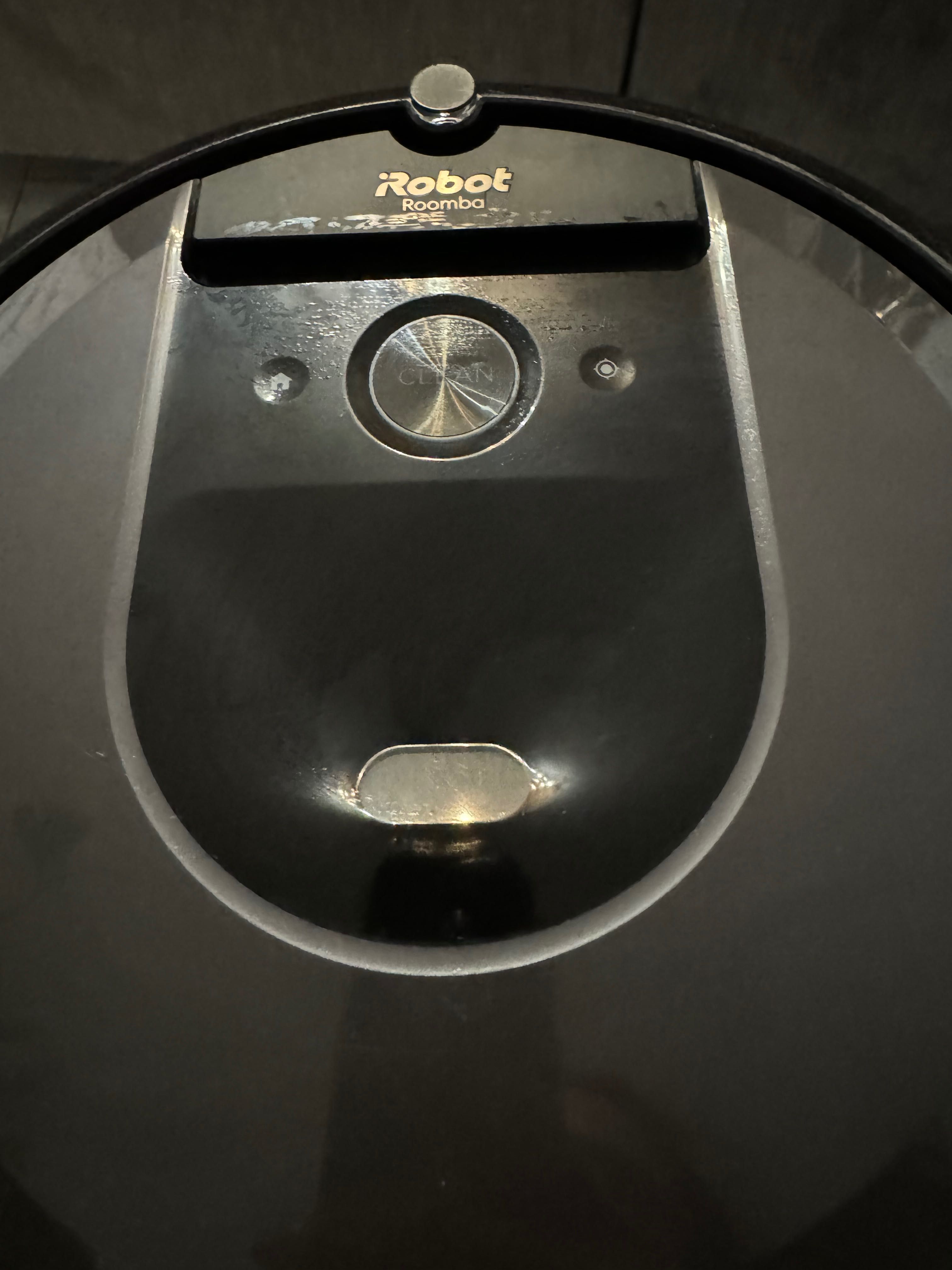 Robot sprzątający iRobot Roomba i7+ Stacja oczyszczająca.