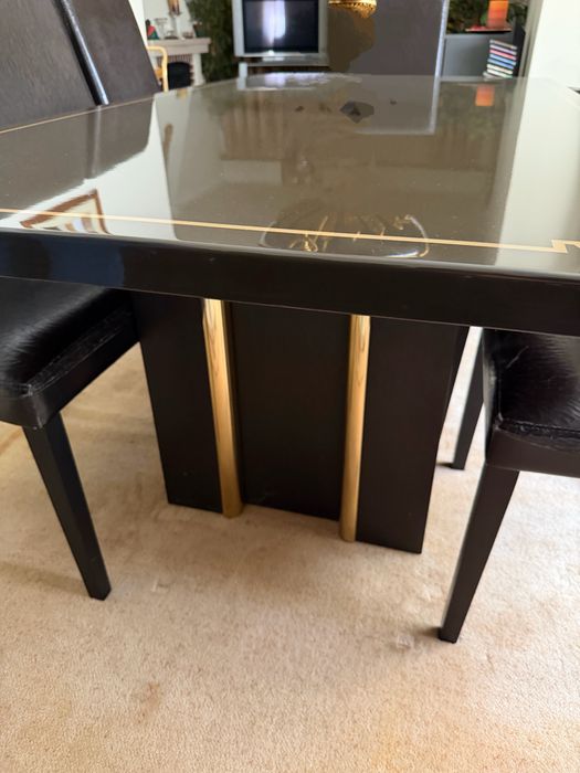 Mesa e vitrines lacados