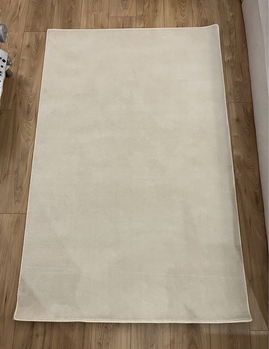 Dywan 116x180 z wysokiej jakości wykładziny - beżowy