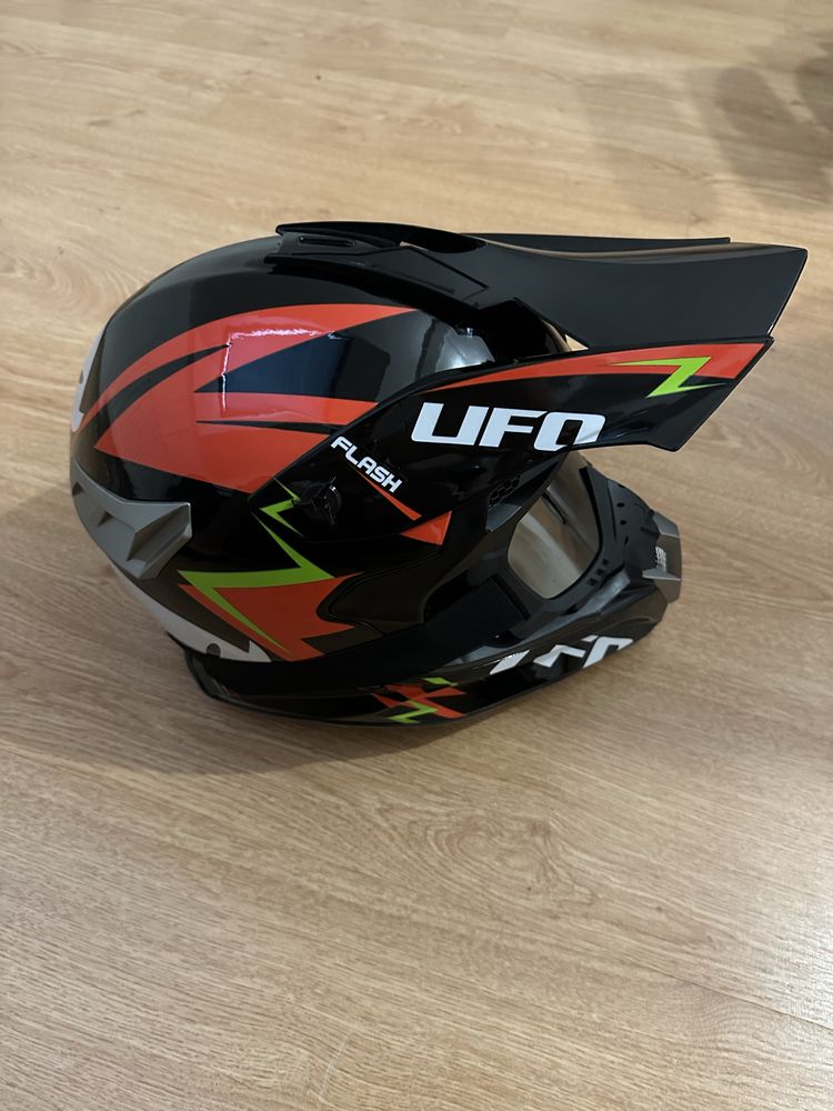 KASK XTR UFO NOWY Czarno-Czerwony