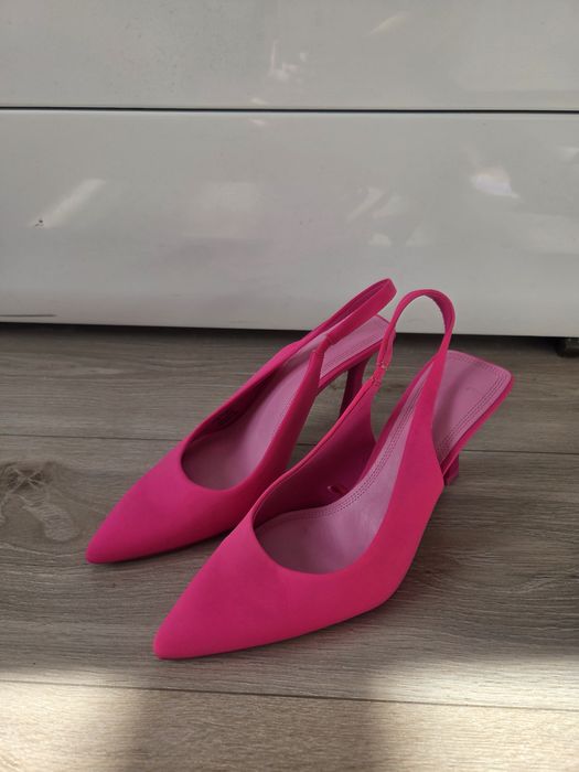 Różowe buty na obcasie Stradivarius 39