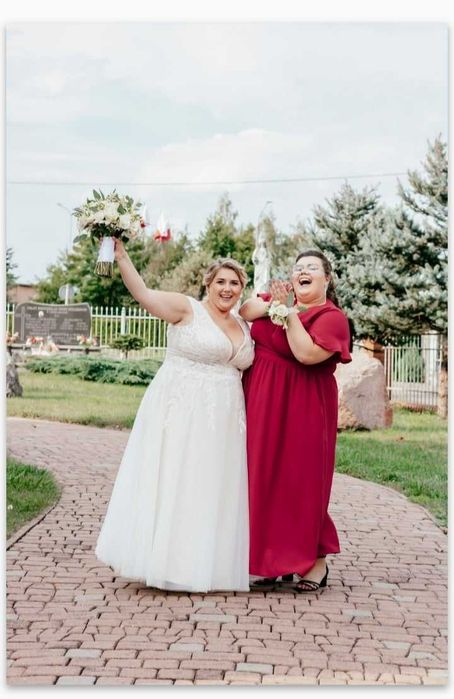 Suknia ślubna plus size