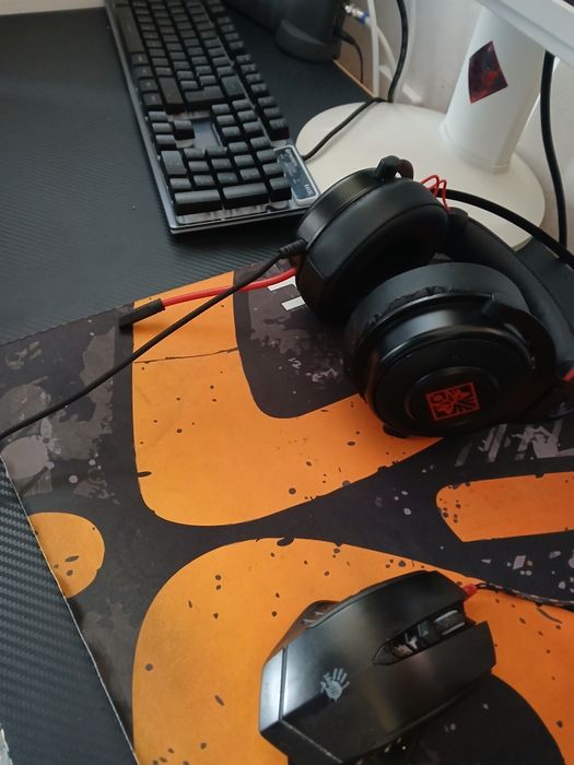 Gaming setup (PC+ecran+rato+teclado+headset e cadeira)