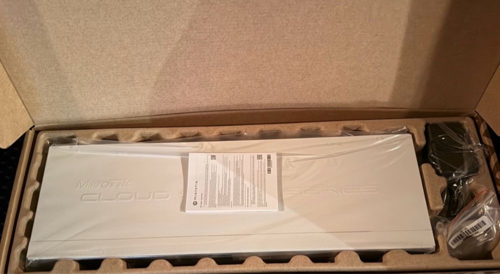 Мережевий комутатор Mikrotik CRS326-24G-2S+RM новий в упаковці