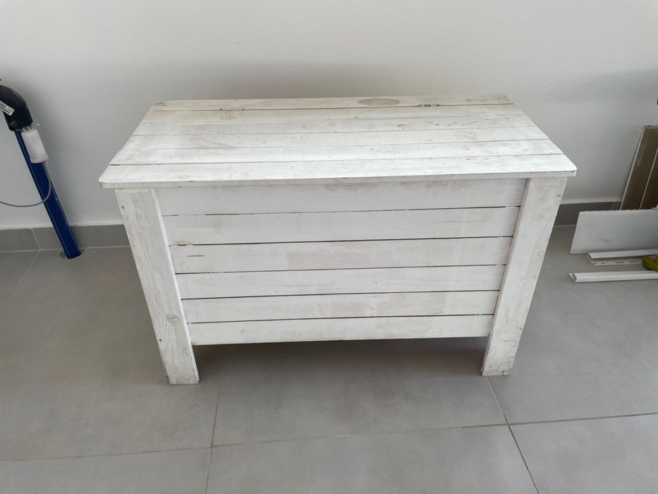 Skrzynia drewniana biała