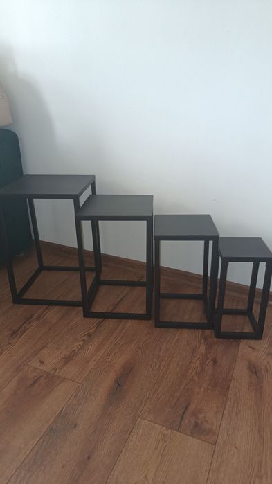 Zestaw kwietników stoliki