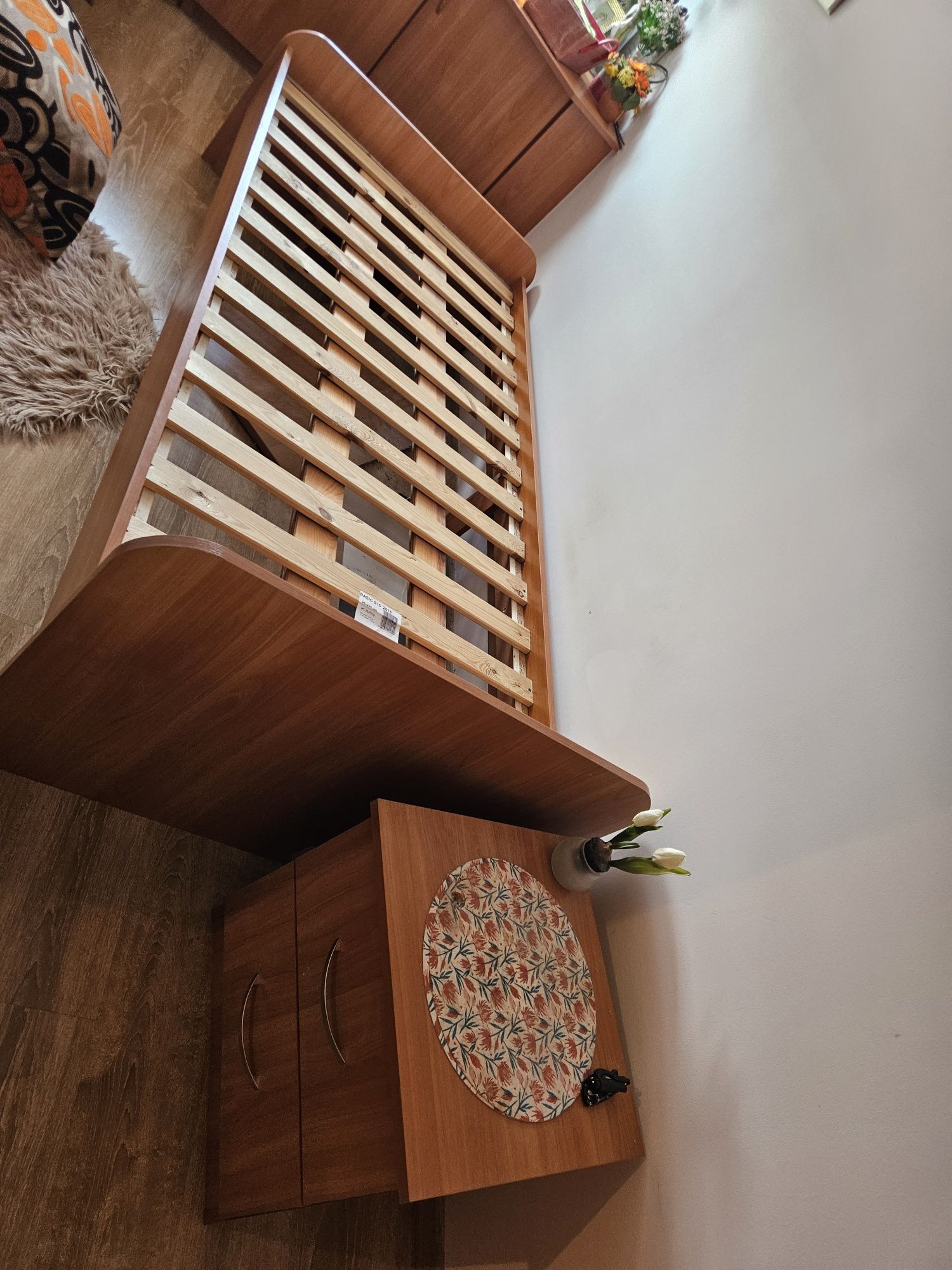 Łóżko 90x200 plus szafka