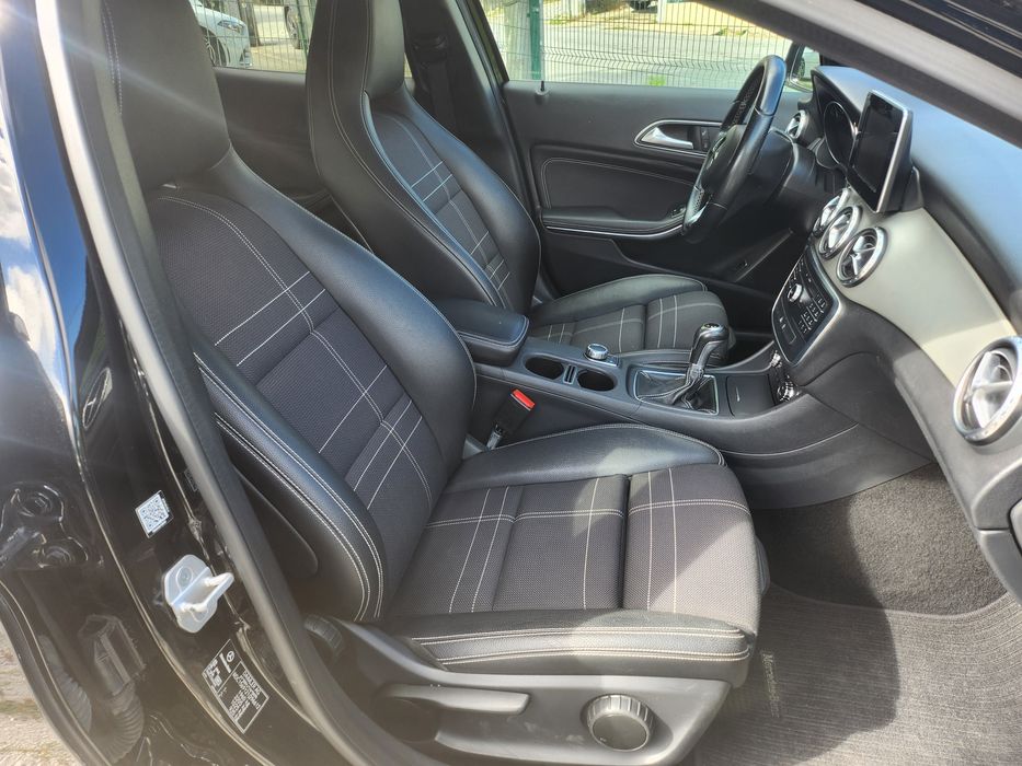 Mercedes-Benz GLA 180 (CDI) d Style C/ Teto Panoramico