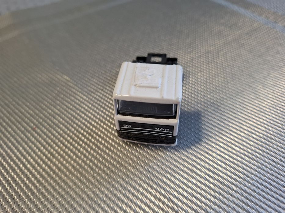 Model samochodu skala 1:64