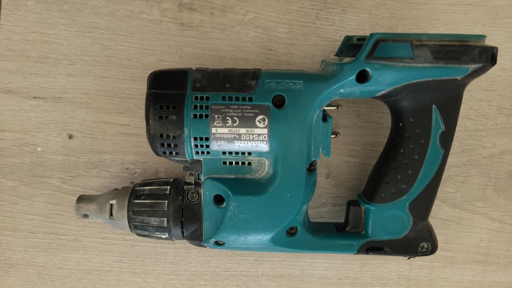 Makita dfs450 wkretarka karton gips.