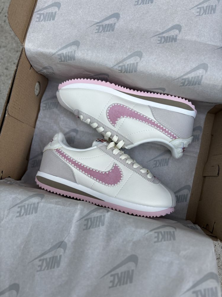Жіночі кросівки Nike Cortez Valentine’s Day 2025