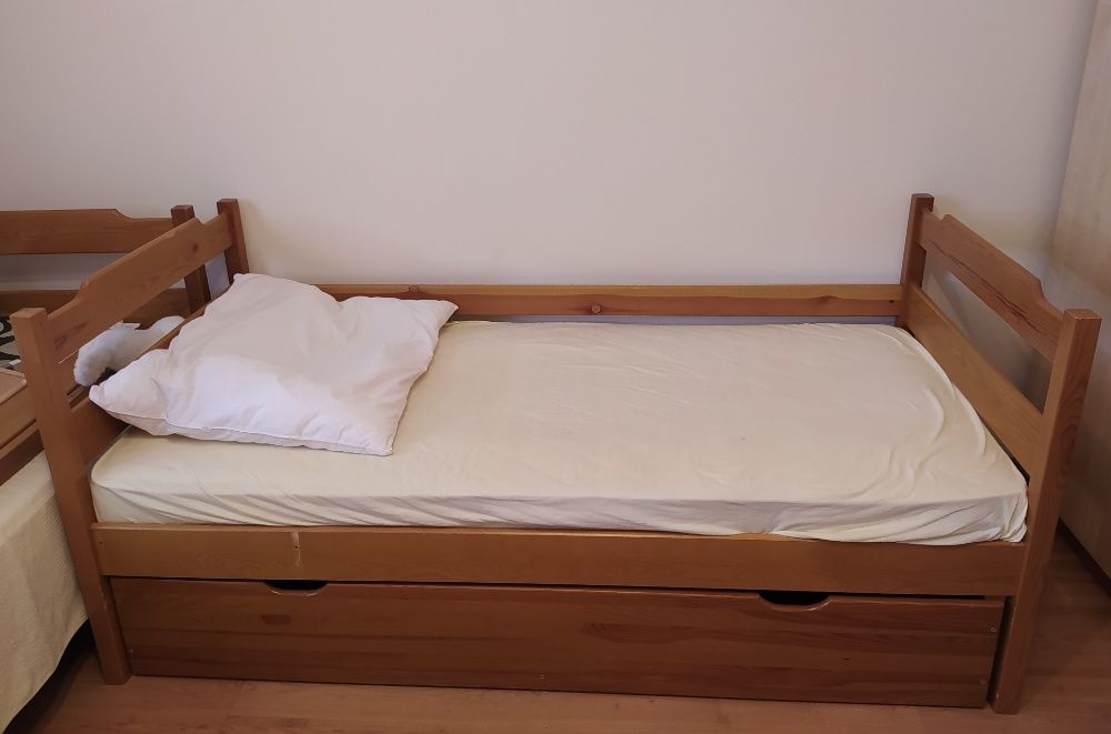 Łóżko piętrowe, możliwość rozłożenia, materace czyste, stan b. dobry