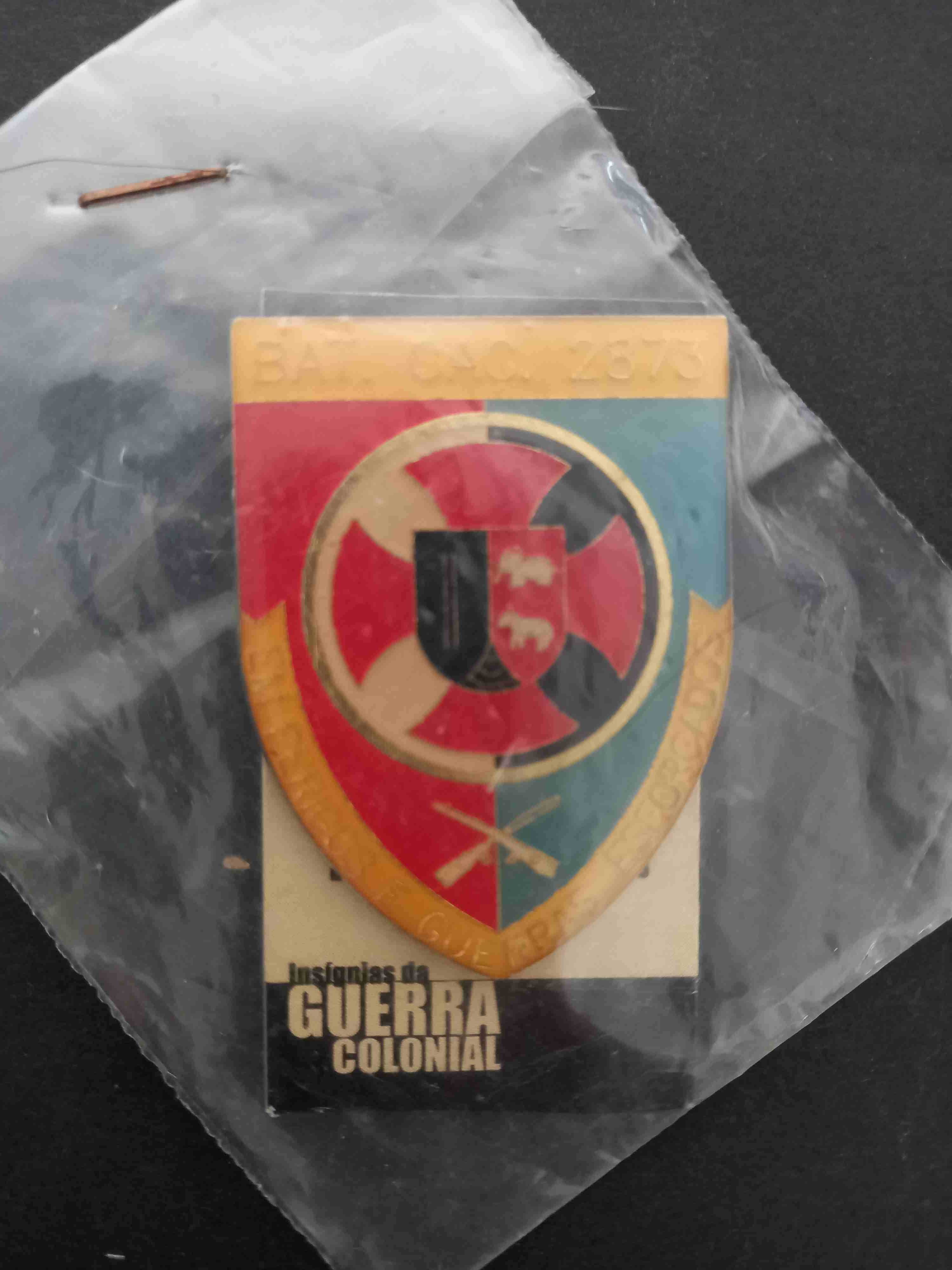 Crachás/Insígnias da Guerra Colonial - Coleção do Diário de Notícias