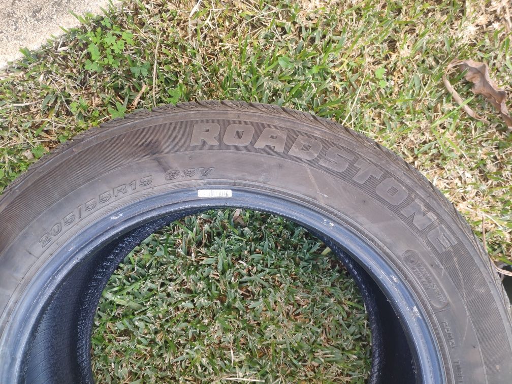 Pneu Roadstone usado 205/55/R15