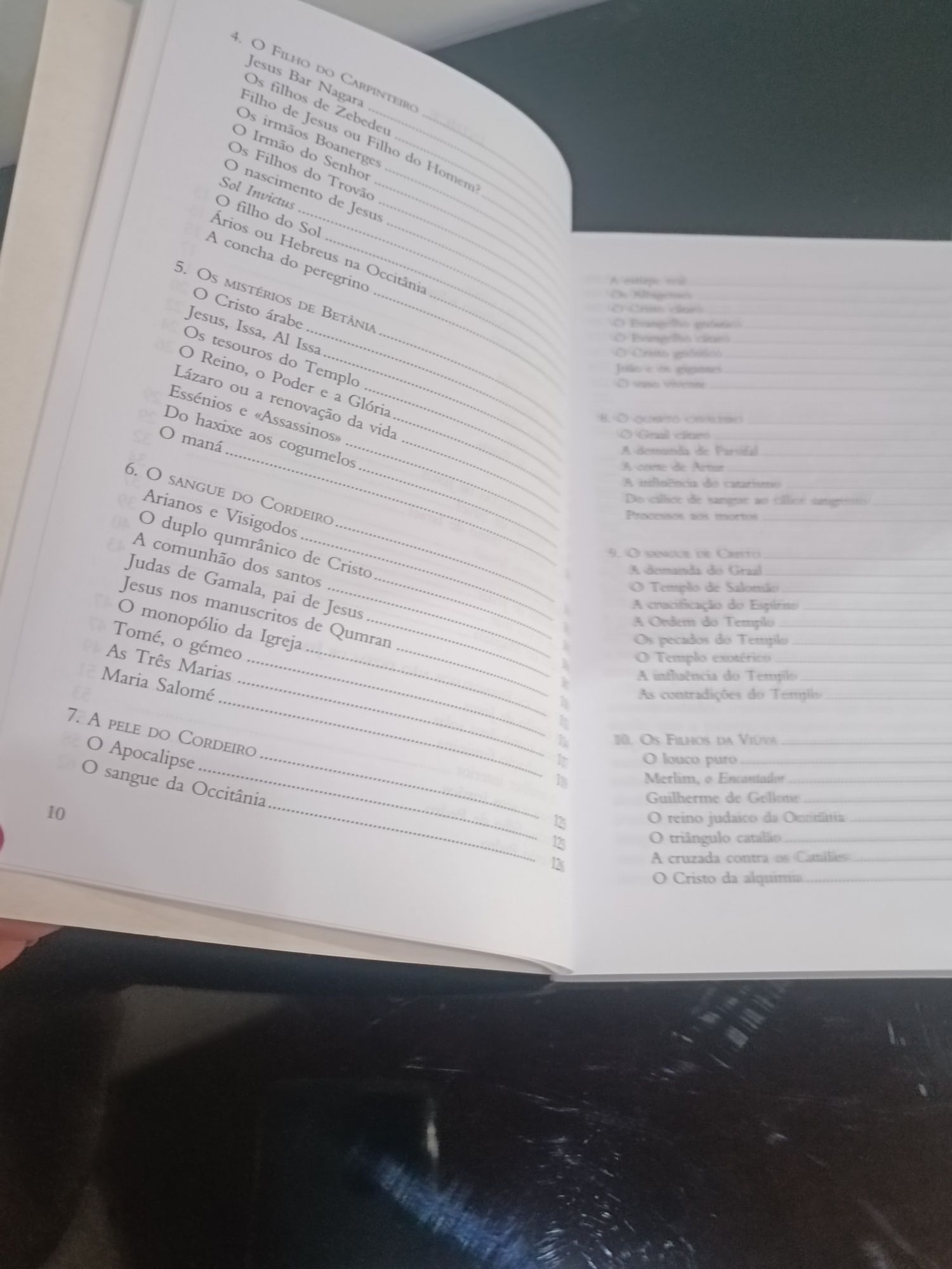 Livro sobre Jesus.